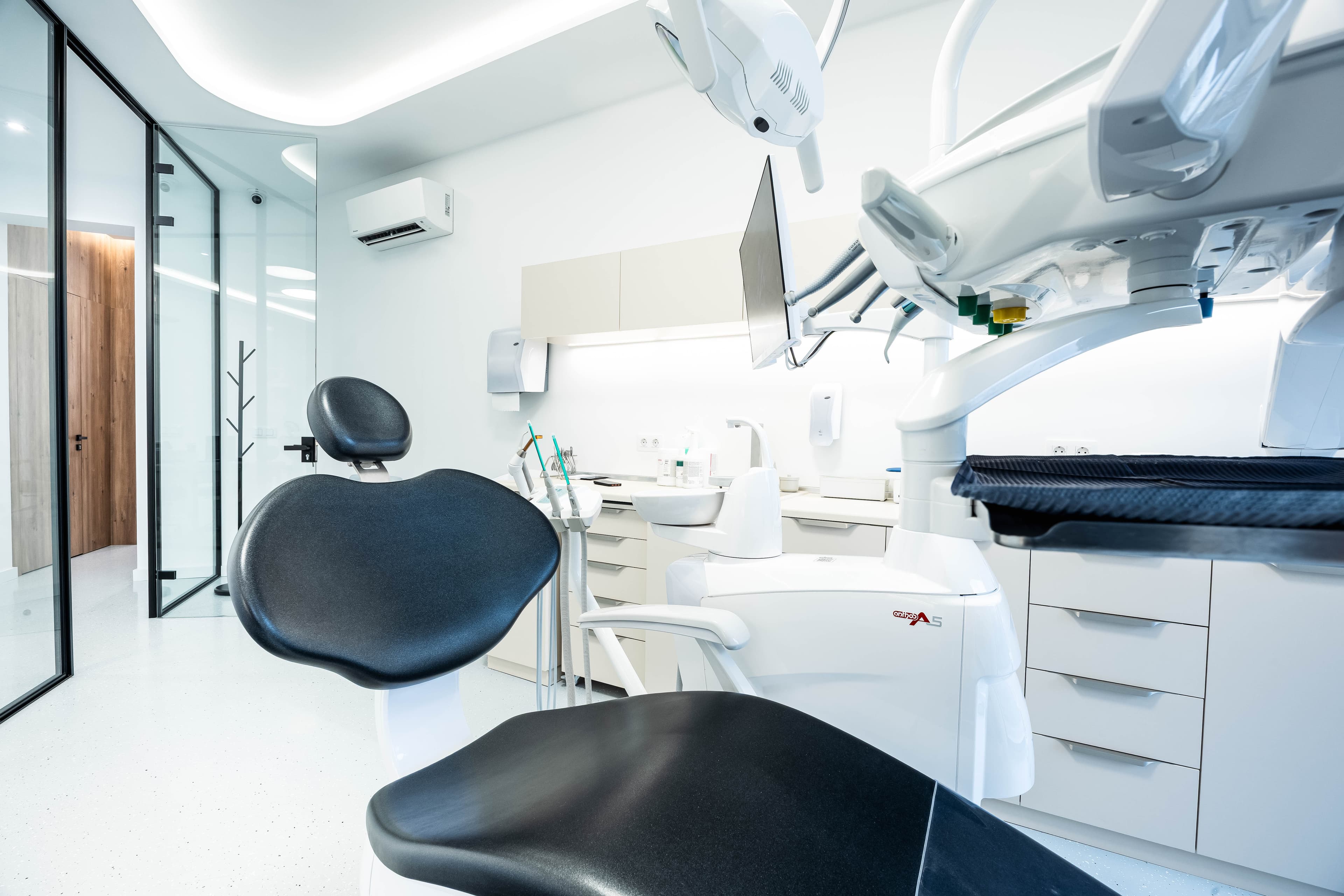 White Clinic Interior 7